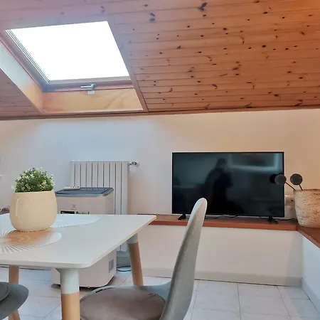 Mave's House 2, Of Como, Near Varenna Apartament *