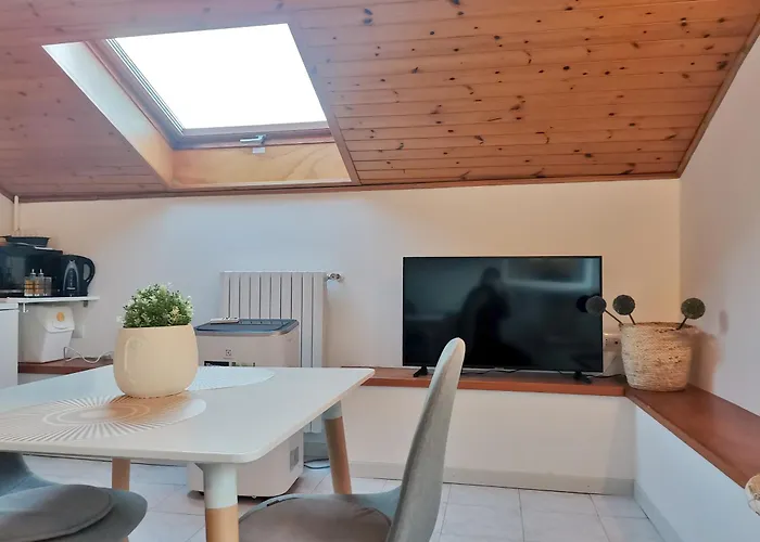 Mave's House 2, Of Como, Near Varenna דירה *